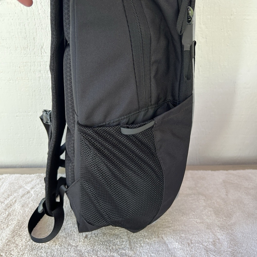 The North Face Stalwart Laptop Backpack Black/Gray Invisalign Logo BNWT - Picture 8 of 14